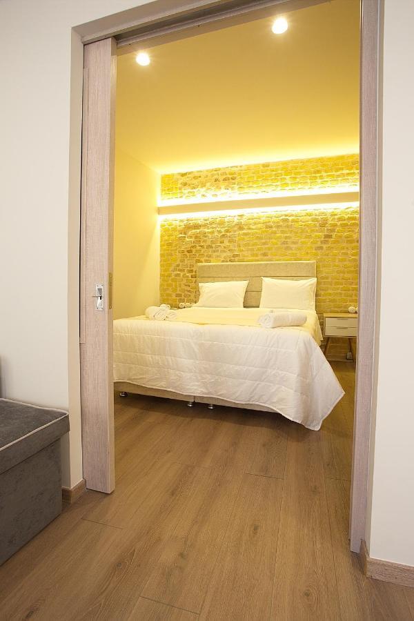 Liston Apartment *